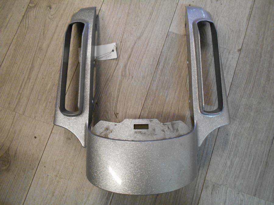 Framsidan på <p>Till CVO Street glide 2015.</p>

<p>FASCIA.</p>

<p>Med lacken "HC' Mercury"</p> motorcykel.