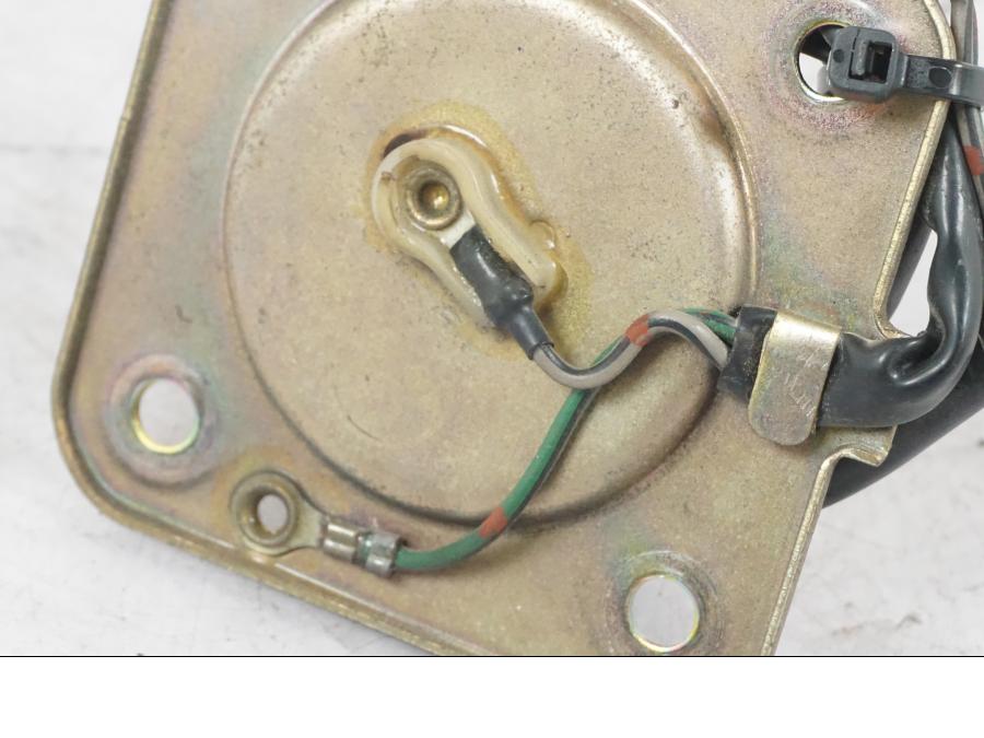 Baksidan på Bensintankgivare från en Honda CBR 1000 F -1989 motorcykel.