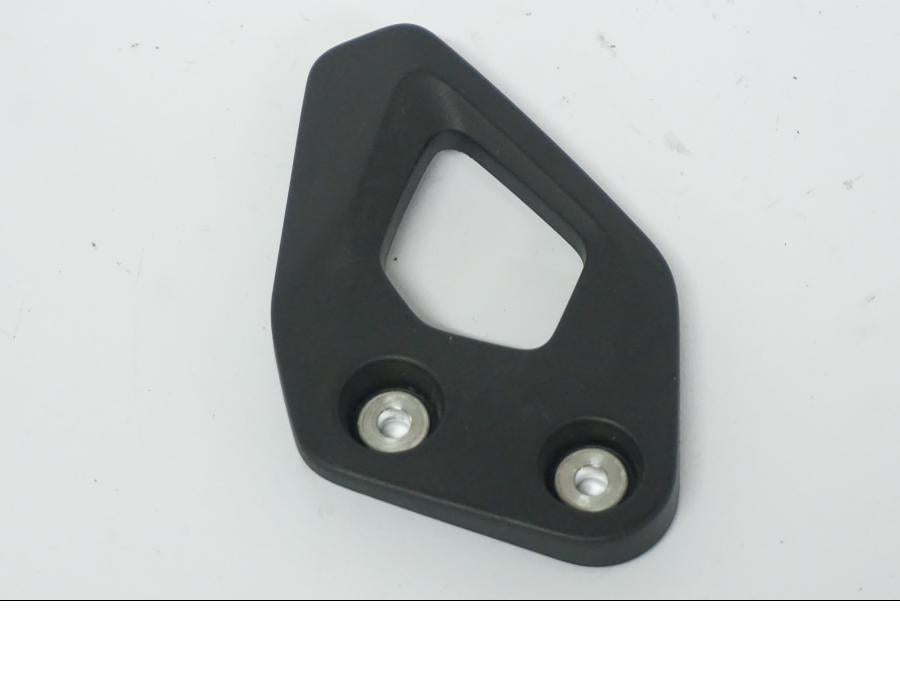 Baksidan på Fotpinnehälskydd från en BMW R 1250 GS -2022 motorcykel.