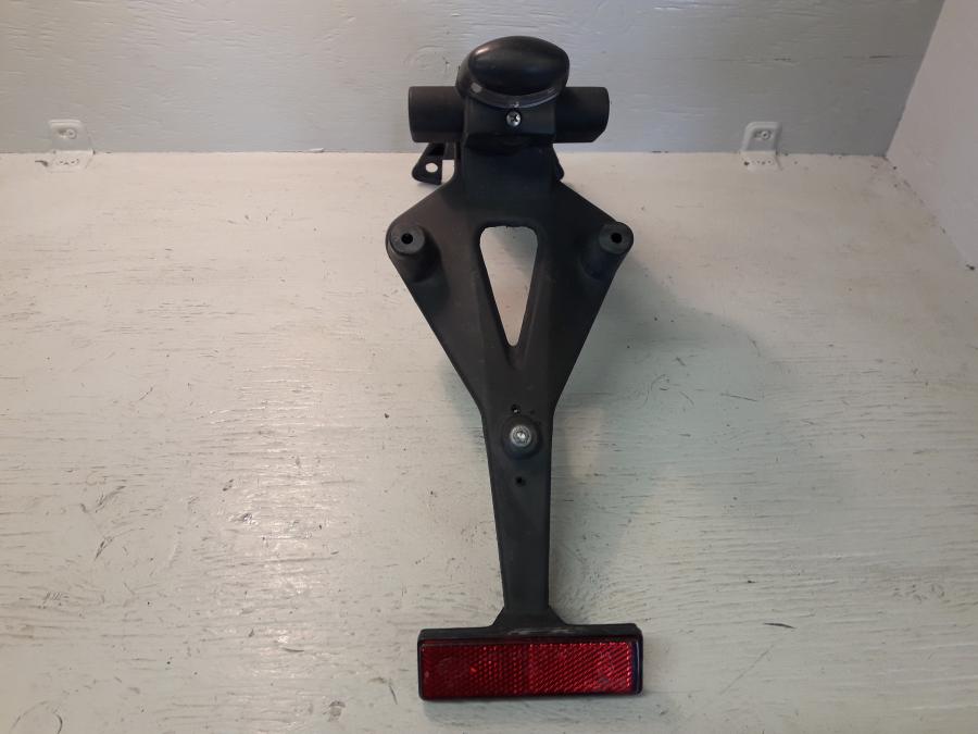 Framsidan på Skylthållare från en Aprilia RS 125 -2017 motorcykel.