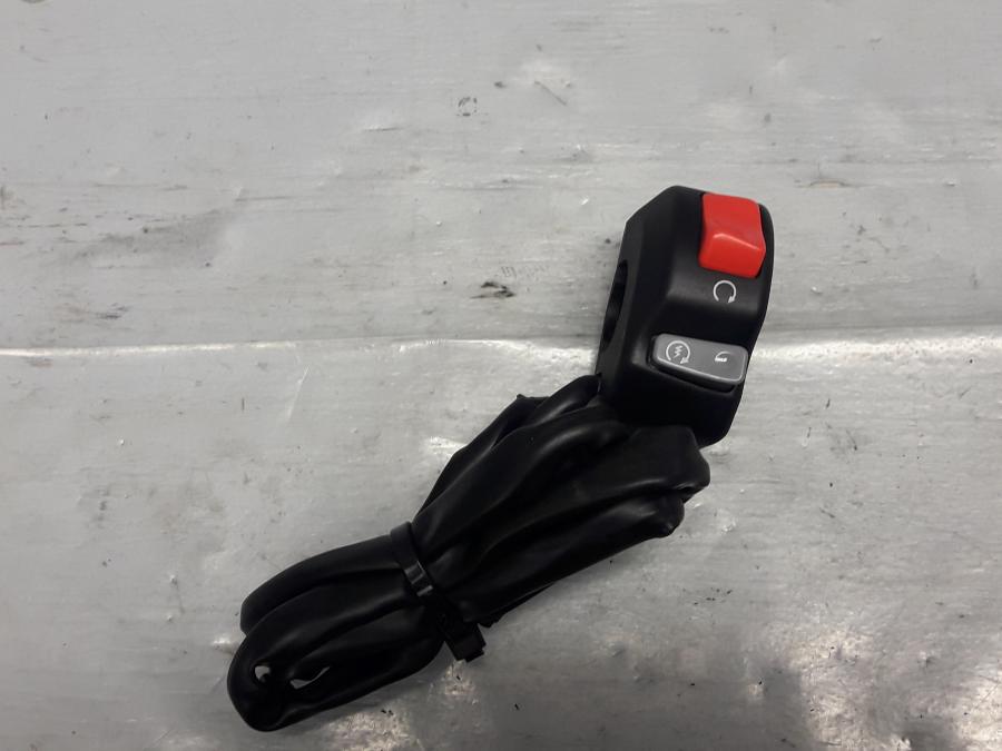 Framsidan på Styrelreglage från en Kawasaki Z 1000 -2013 motorcykel.