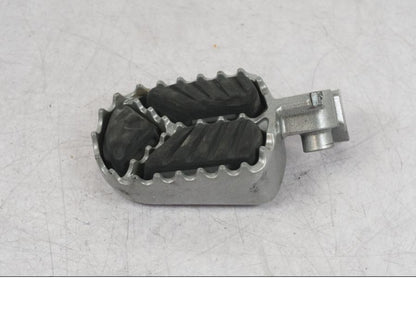 Framsidan på Fotpinne från en Yamaha Tenere 700 -2022 motorcykel.