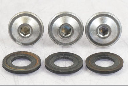 Baksidan på Fotpinnefäste från en Suzuki GSX 1300 RX -1999 motorcykel.