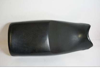 Höger sida på Sadel från en Kawasaki ZZR 1100 -1992 motorcykel.