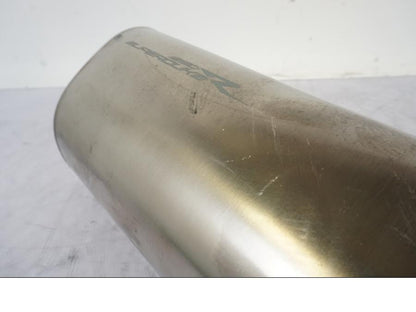 Höger sida på Ljuddämpare från en KTM 1290 Super Duke R -2021 motorcykel.