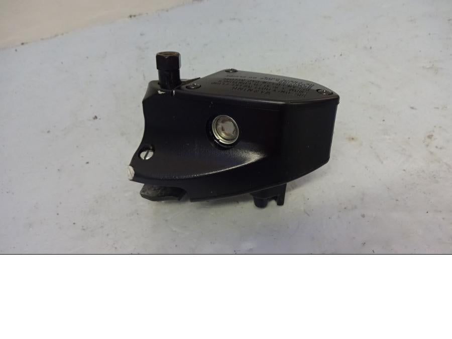 Framsidan på Bromshuvudcylinder från en Victory High-Ball -2016 motorcykel.