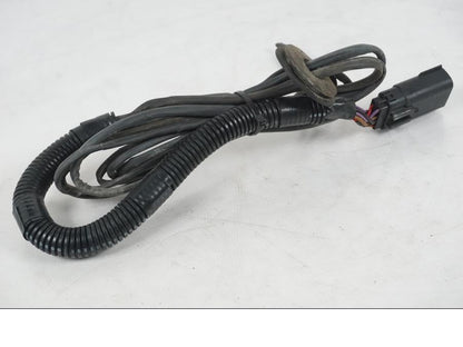 Snett nerifrån på Kablage från en H-D Softail FXCW Rocker -2008 motorcykel.