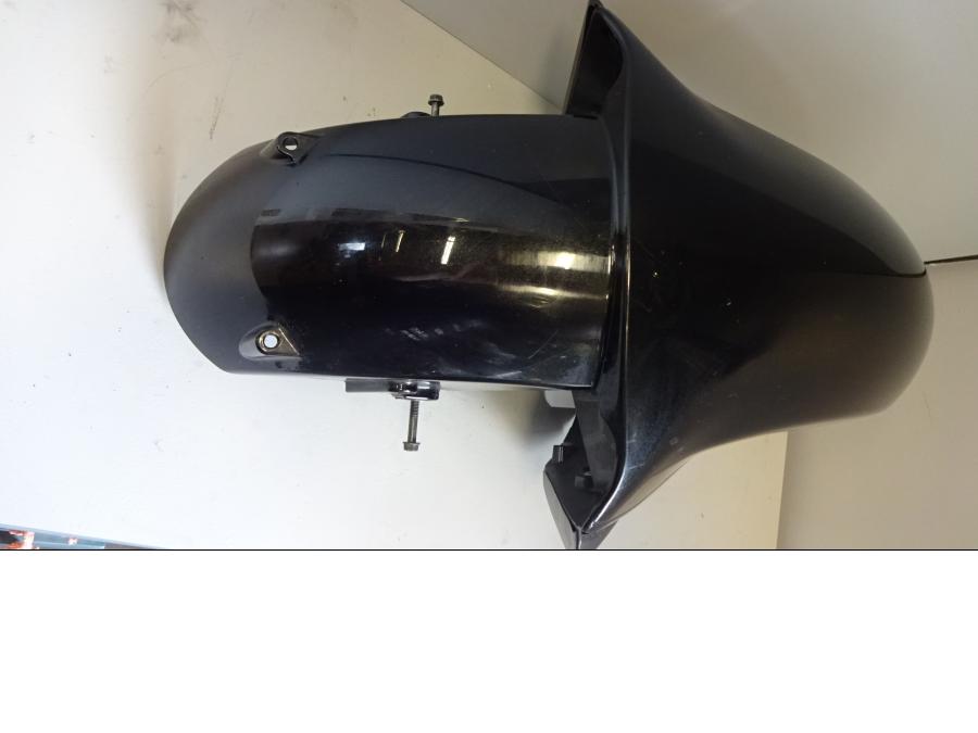 Snett nerifrån på Framskärm från en Kawasaki ZZ-R 1400 -2010 motorcykel.