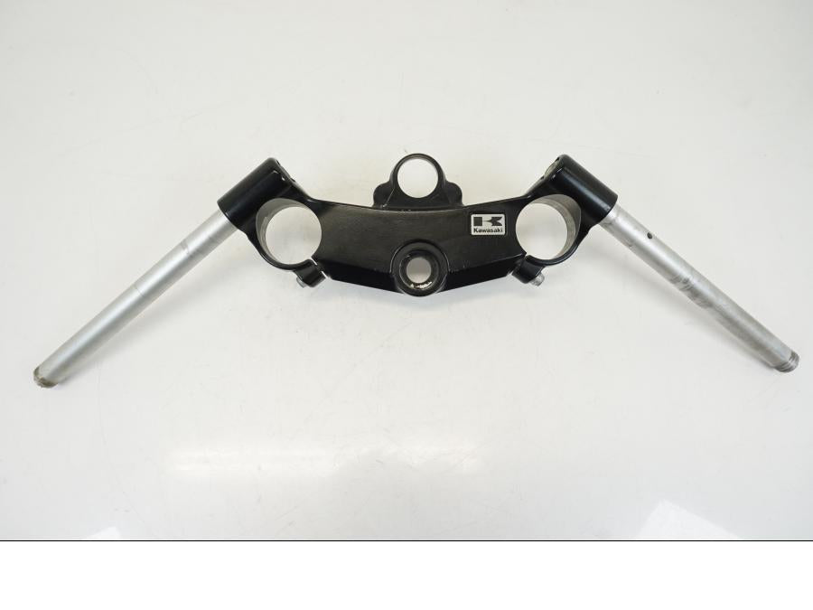 Framsidan på Gaffelkrona från en Kawasaki ZX-12R -2000 motorcykel.