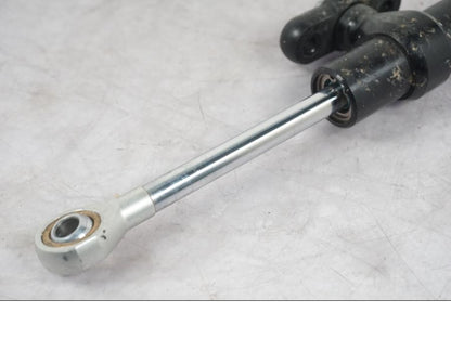 Snett uppifrån på Styrdämpare från en KTM 1290 Super Duke R -2022 motorcykel.