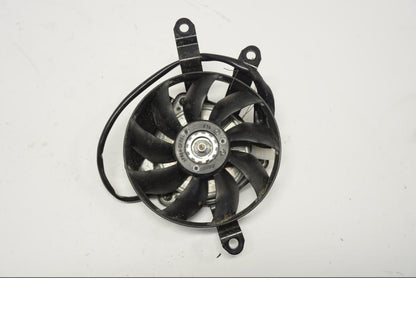 Vänster sida på Vattenkylfläkt från en Yamaha FZ1-SA -2007 motorcykel.