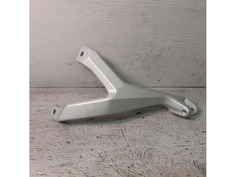 Framsidan på Fotpinnefäste från en Ducati 1199 Panigale -2014 motorcykel.