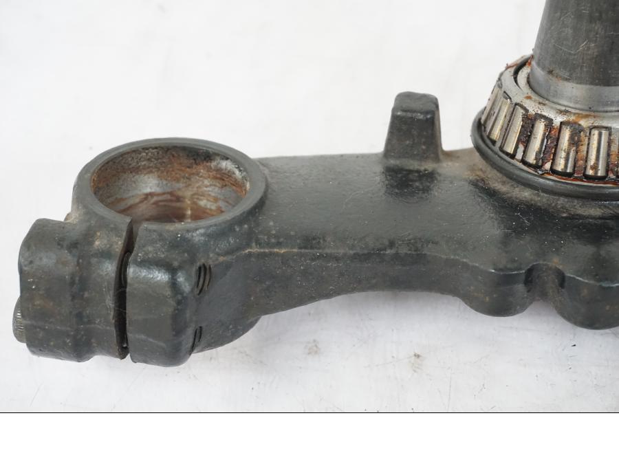 Höger sida på Gaffelkrona från en Suzuki GSX 550 EF -1985 motorcykel.