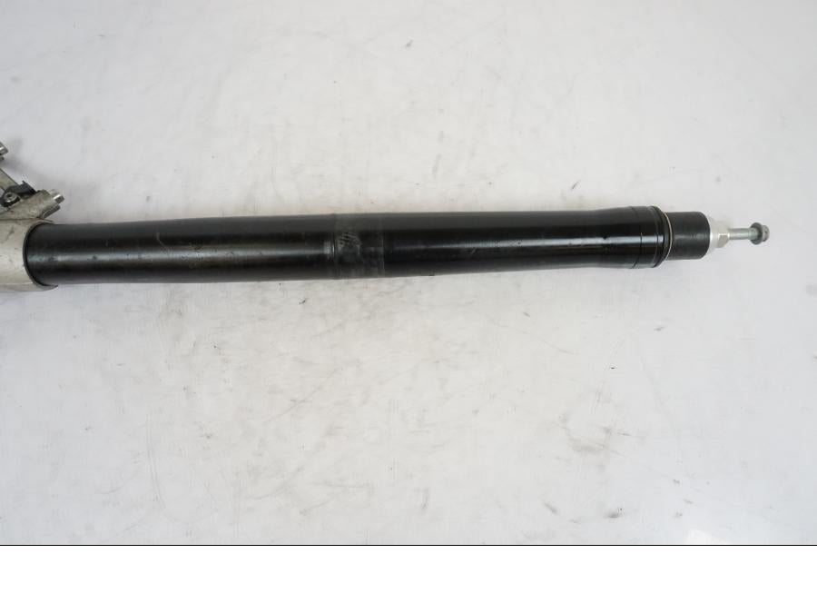 Vänster sida på Gaffelben från en BMW R 1250 GS -2019 motorcykel.