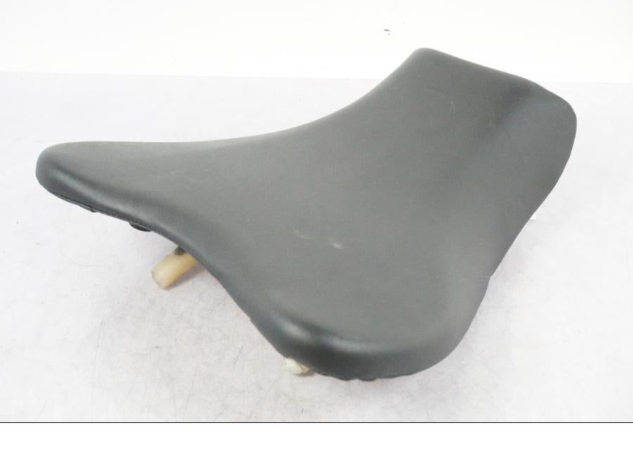 Baksidan på Sadel från en Suzuki GSX-R 1000 -2008 motorcykel.