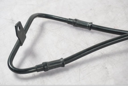 Vänster sida på Bromsledning från en KTM 1290 Super Duke R -2022 motorcykel.