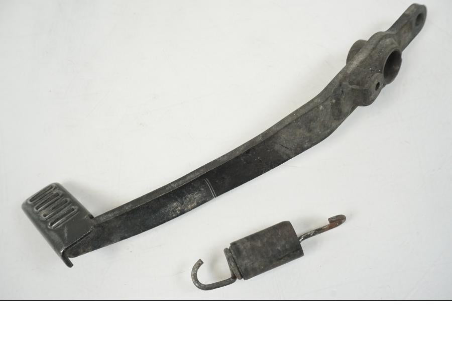 Framsidan på Bromspedal från en Honda CBR 125 R -2006 motorcykel.