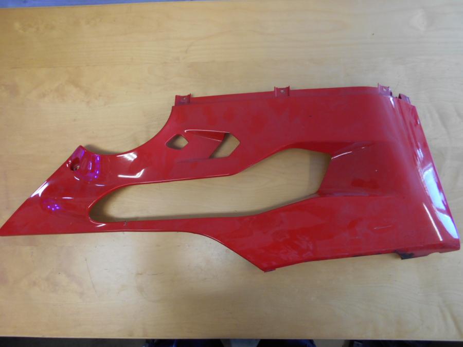 Framsidan på Magkåpa från en Ducati 1199 Panigale -2014 motorcykel.