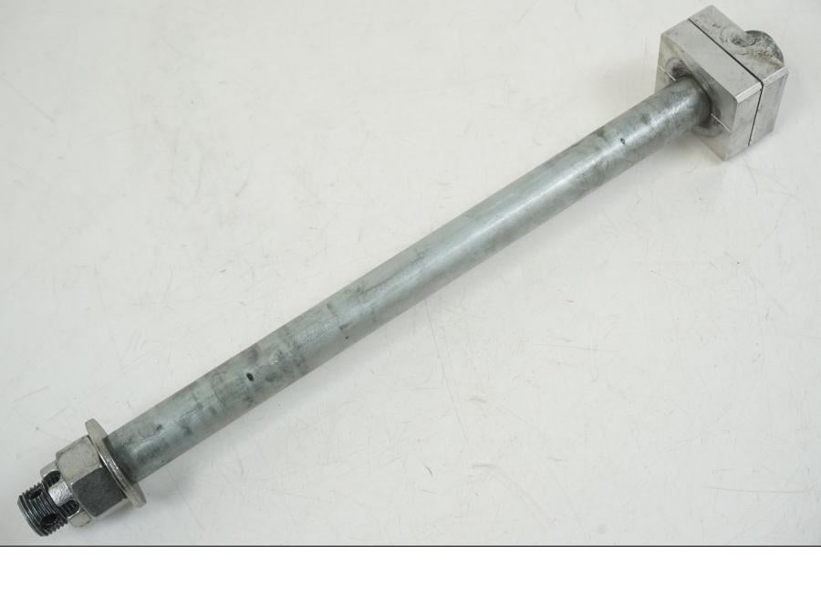 Framsidan på Axel från en Kawasaki ER-6F -2016 motorcykel.