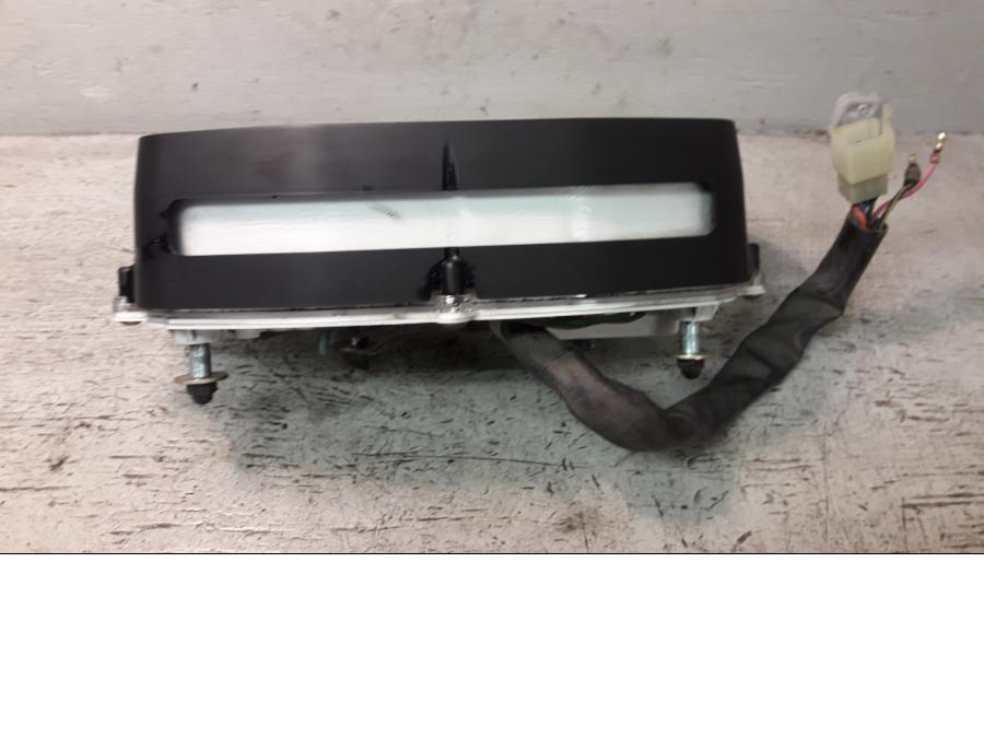 Baksidan på Instrumentpanel från en Honda XL 600 V -1994 motorcykel.