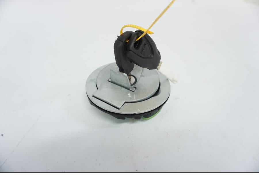 Baksidan på Låssats från en Ducati Desert X -2022 motorcykel.