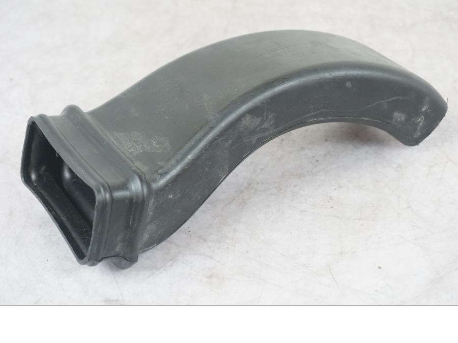 Framsidan på Luftburksnorkel från en KTM 1290 Super Adventure S -2022 motorcykel.