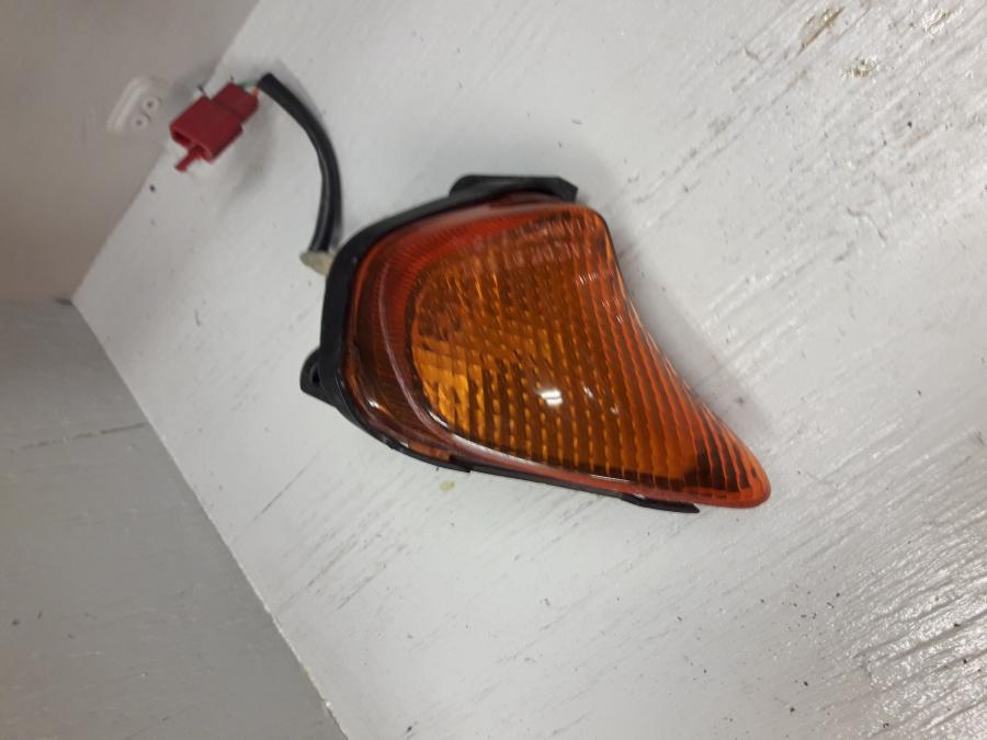 Framsidan på Blinkers från en Honda CBR 1000 F -1999 motorcykel.