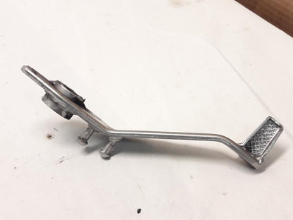 Baksidan på Bromspedal från en Kawasaki Z 800 -2015 motorcykel.