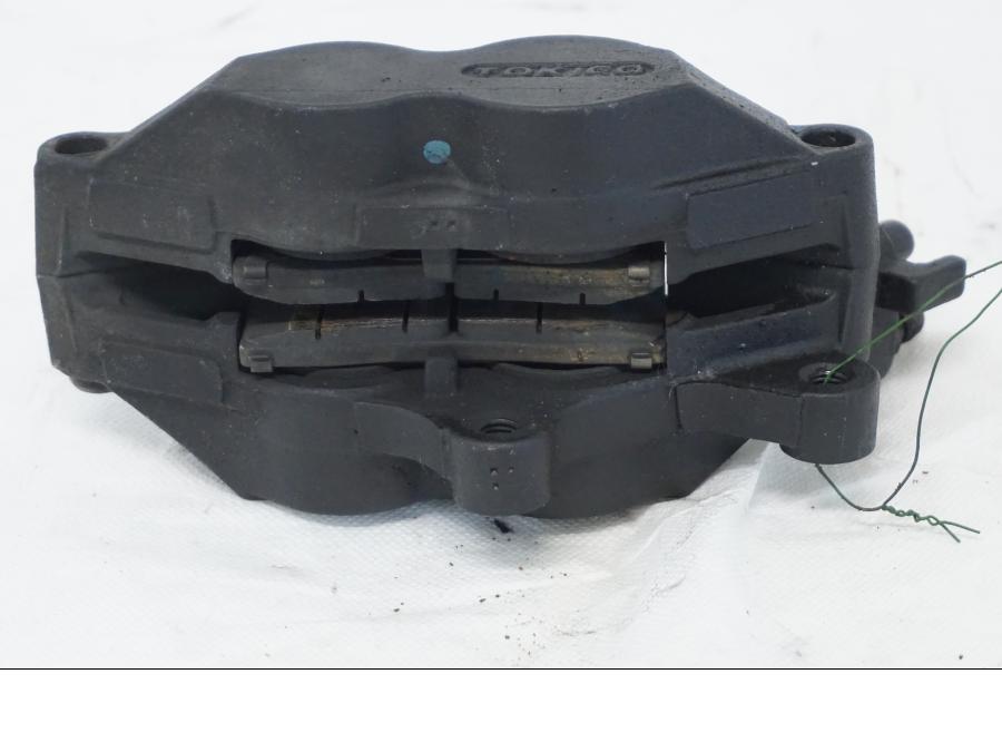 Vänster sida på Bromsok från en BMW K 1600 -2015 motorcykel.