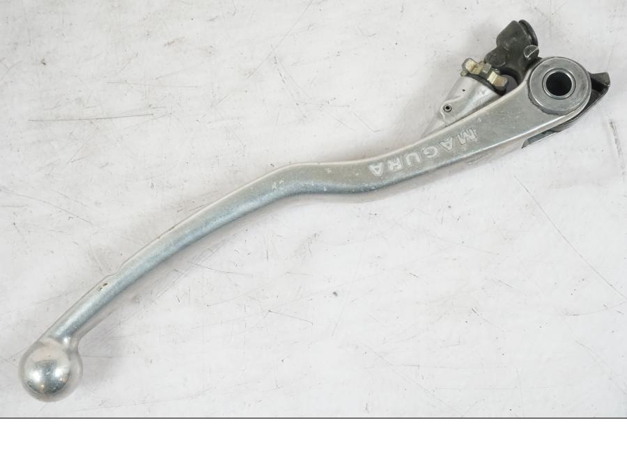 Vänster sida på Kopplingsgrepp från en KTM 690 Duke -2015 motorcykel.