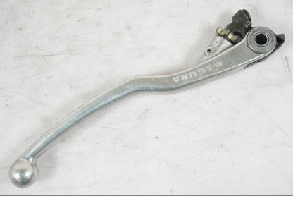 Vänster sida på Kopplingsgrepp från en KTM 690 Duke -2015 motorcykel.