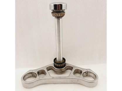 Framsidan på Gaffelkrona från en H-D V-Rod 1130 -2005 motorcykel.