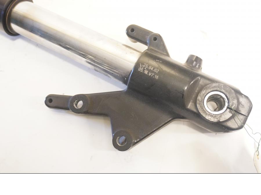 Baksidan på Gaffelben från en KTM 640 Duke -2002 motorcykel.