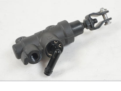 Baksidan på Bromshuvudcylinder från en BMW R 1250 GS -2021 motorcykel.