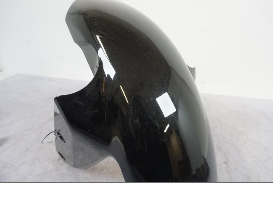 Vänster sida på Framskärm från en BMW F 800 R -2018 motorcykel.