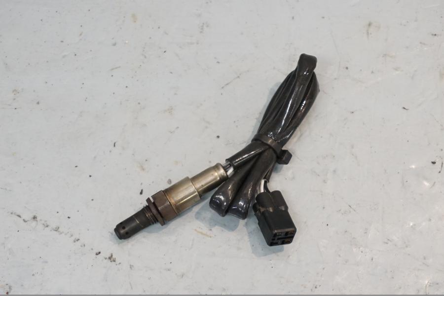 Framsidan på Lambdasond från en Yamaha XJ 6 -2011 motorcykel.