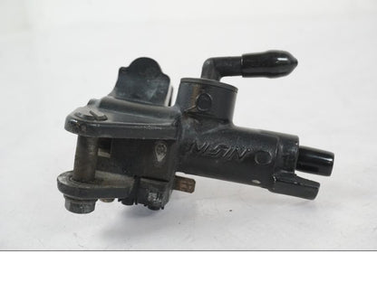 Baksidan på Bromshuvudcylinder från en Suzuki SV 650 S -2005 motorcykel.