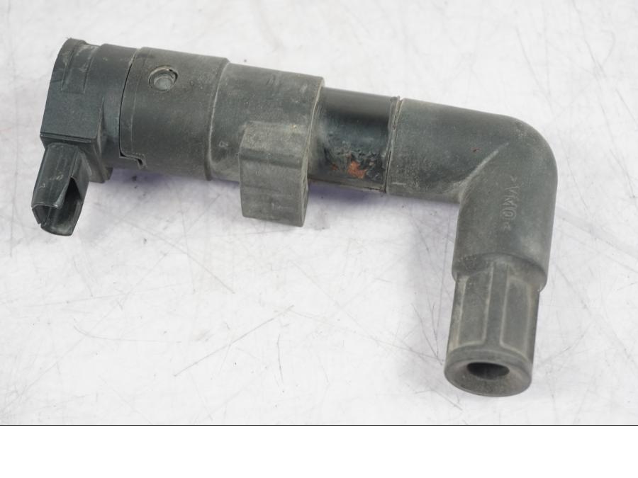 Vänster sida på Tändspole från en BMW R 1200 GS -2005 motorcykel.