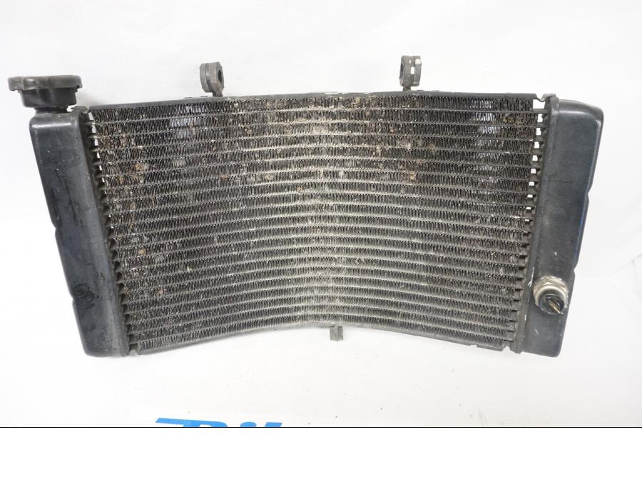 Baksidan på Vattenkyl från en Honda CBR 900 RR -1997 motorcykel.