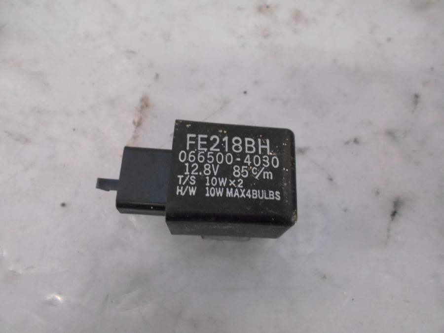 Framsidan på Blinkersrelä från en Yamaha YZF-R 125 -2012 motorcykel.