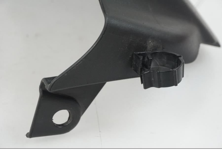 Snett uppifrån på Svingskärm från en Suzuki GSX-R 750 -2009 motorcykel.