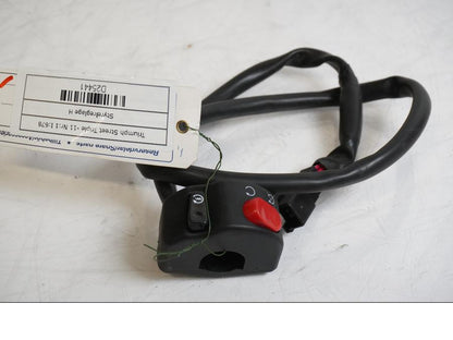 Framsidan på Styrelreglage från en Triumph Street Triple -2011 motorcykel.