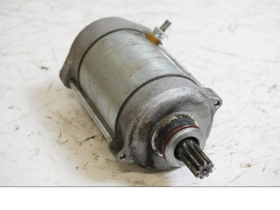 Framsidan på Startmotor från en Aprilia Tuono V4R -2018 motorcykel.