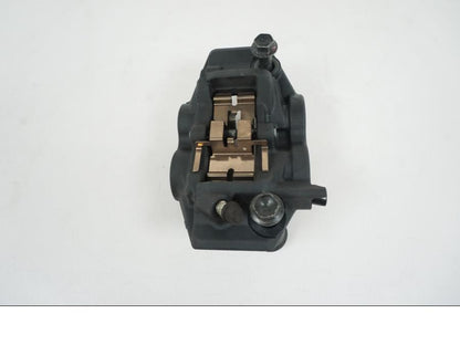 Vänster sida på Bromsok från en Yamaha MT-09 Tracer -2021 motorcykel.