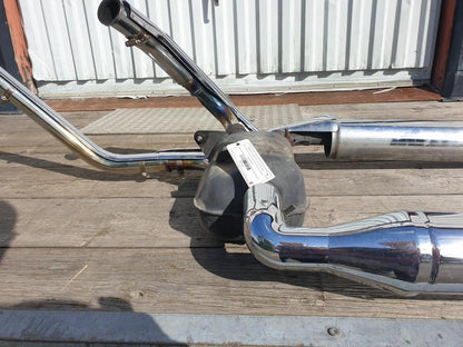 Höger sida på Avgassystem från en Kawasaki VN 1500 Classic Tourer -2001 motorcykel.