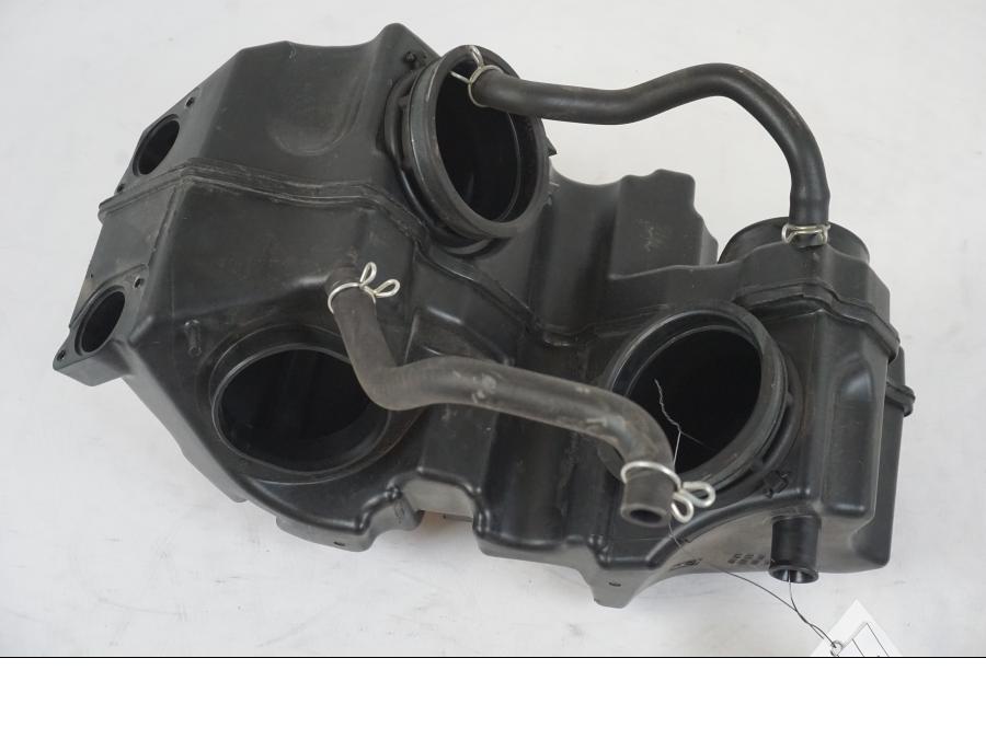 Framsidan på Luftburk från en Suzuki VZR 1800 -2009 motorcykel.