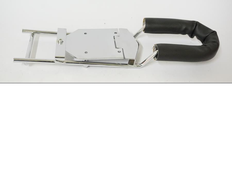 Vänster sida på Sissybar från en Yamaha XVS 1100 -2007 motorcykel.