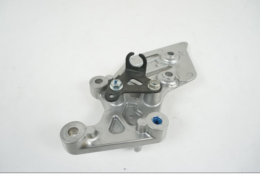 Höger sida på Fotpinnefäste från en Yamaha MT-09 Tracer -2021 motorcykel.