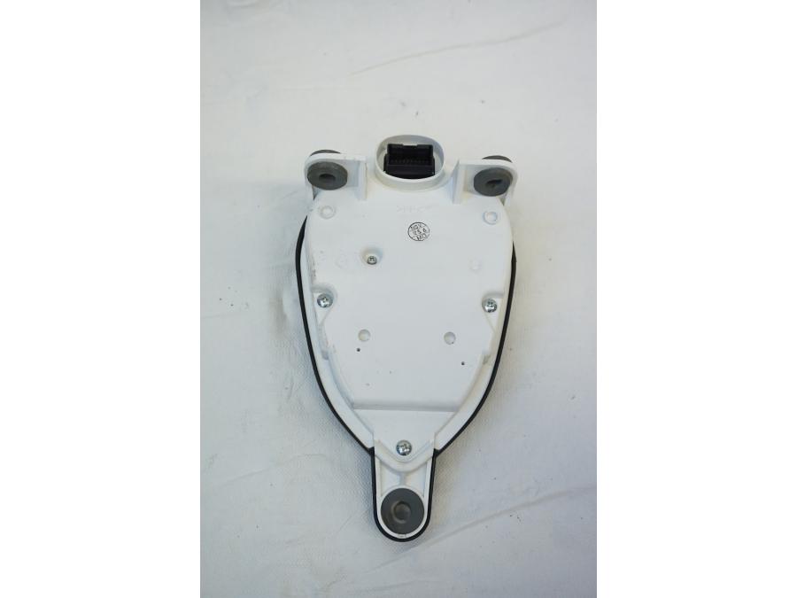 Baksidan på Instrumentpanel från en Kawasaki VN 900 -2006 motorcykel.