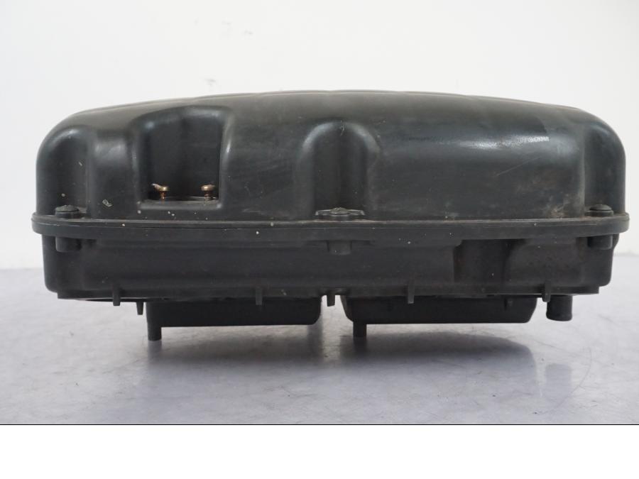 Snett nerifrån på Luftburk från en Honda CBR 1100 XX -1999 motorcykel.